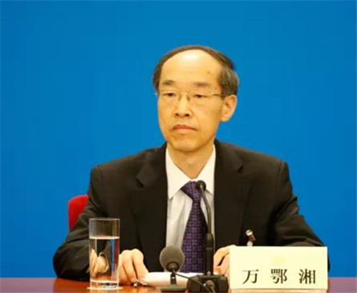 万鄂湘出席全国政协十三届一次会议记者会并答记者问。