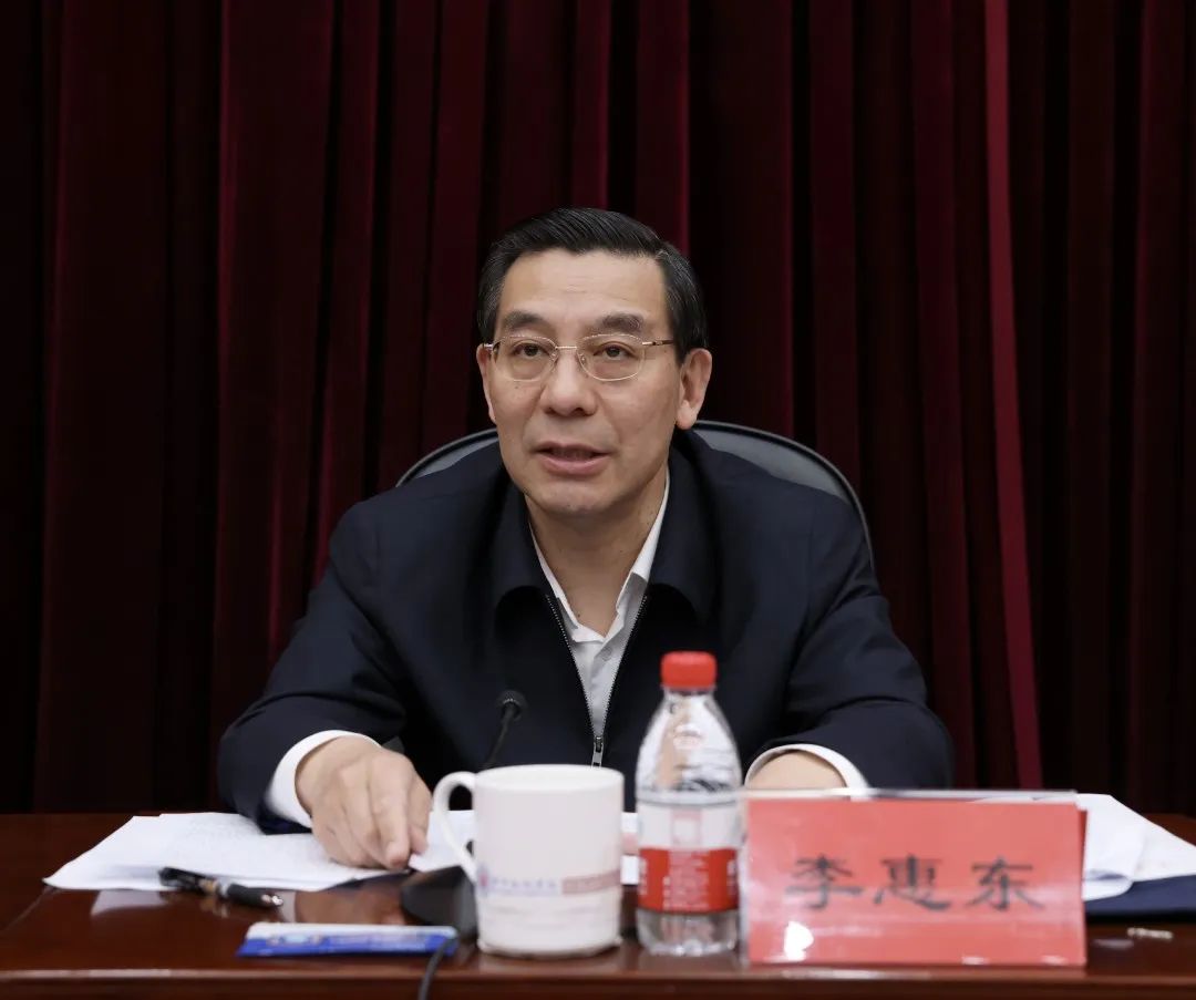 5月17日，民革中央副主席兼秘书长李惠东在开班式上作讲话。