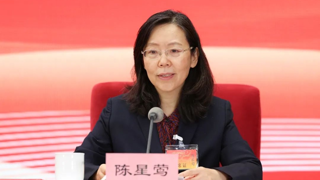 陈星莺宣读民革榜样人物表彰决定