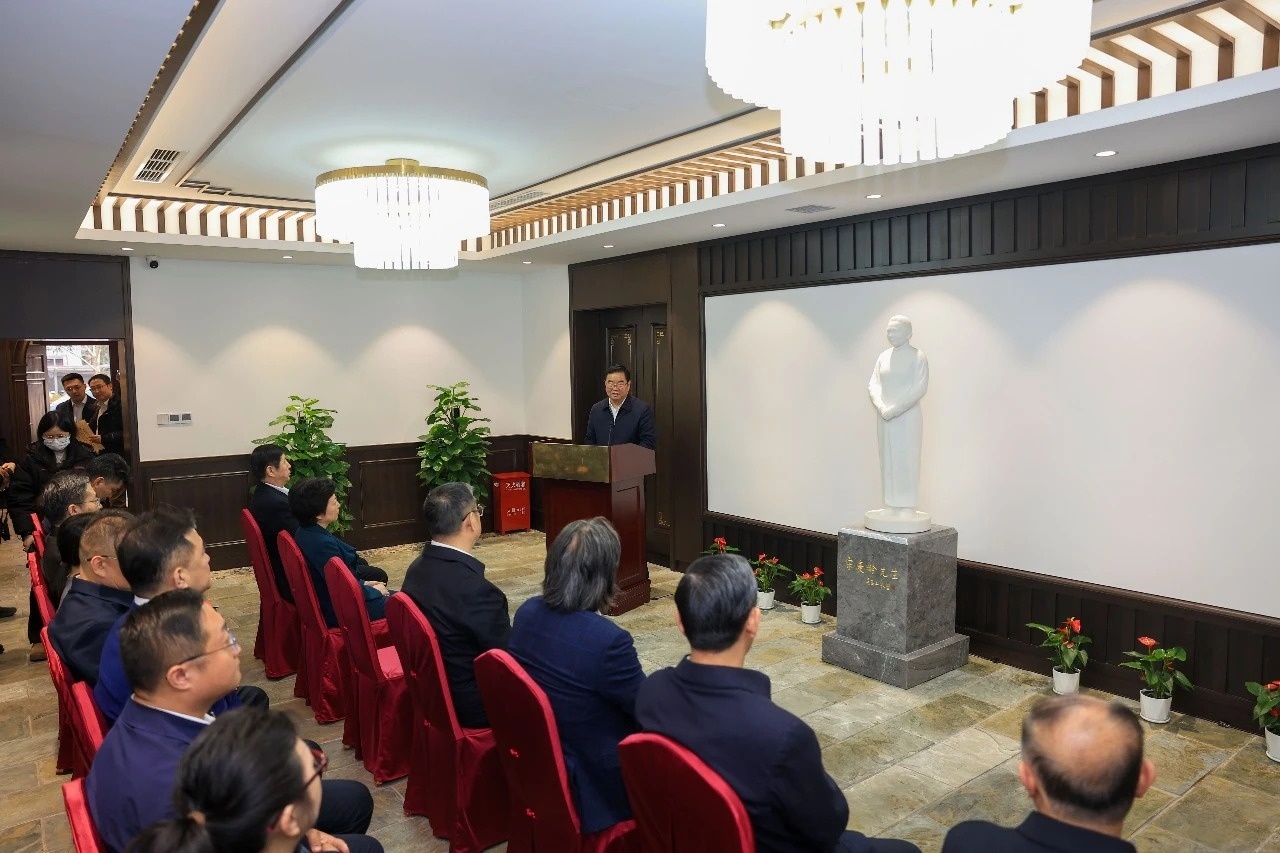 宋庆龄先生雕塑捐赠仪式在民革中央机关举行