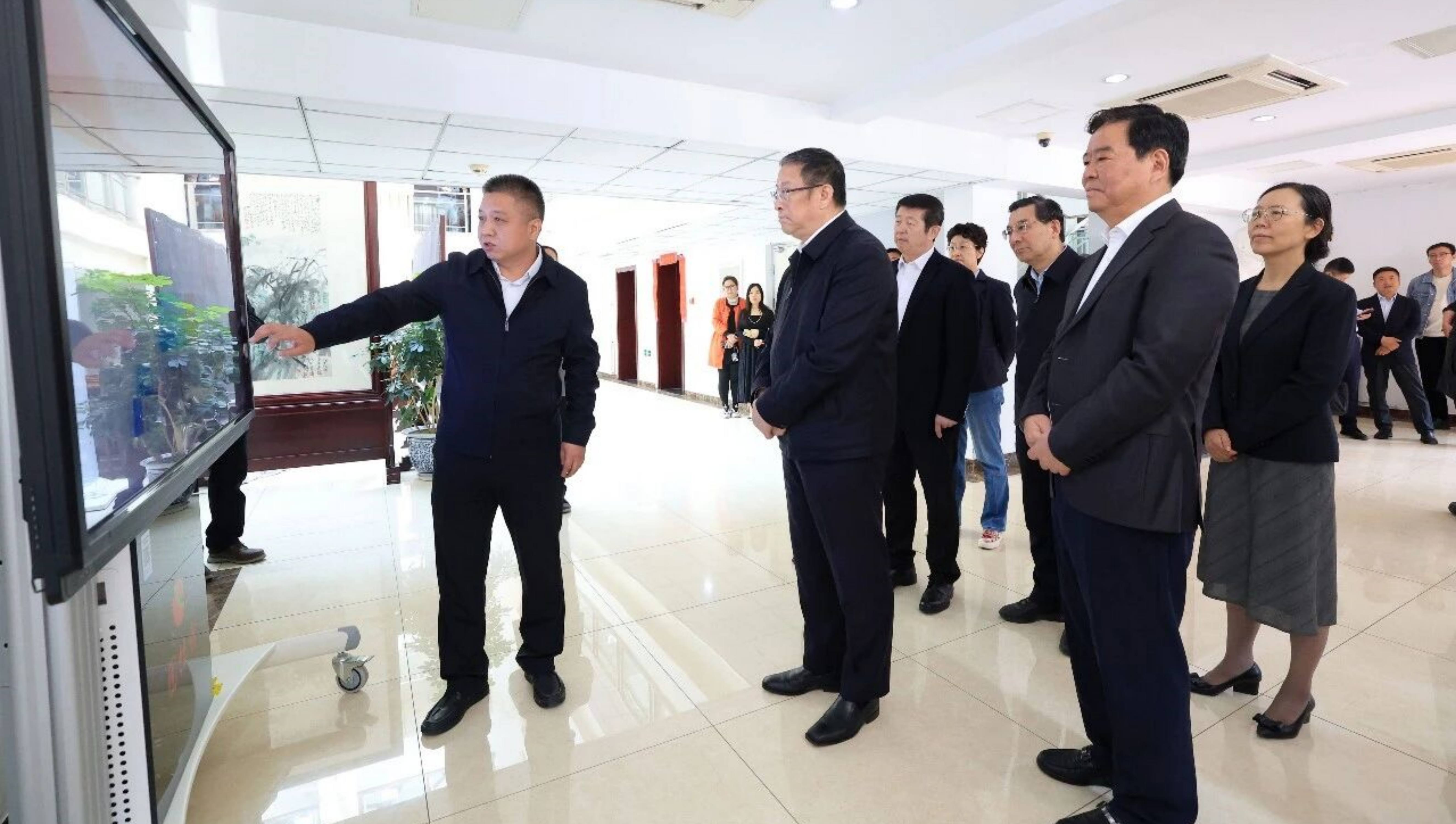 民革中央領導班子在《團結報》創刊70周年之際視察調研報社工作