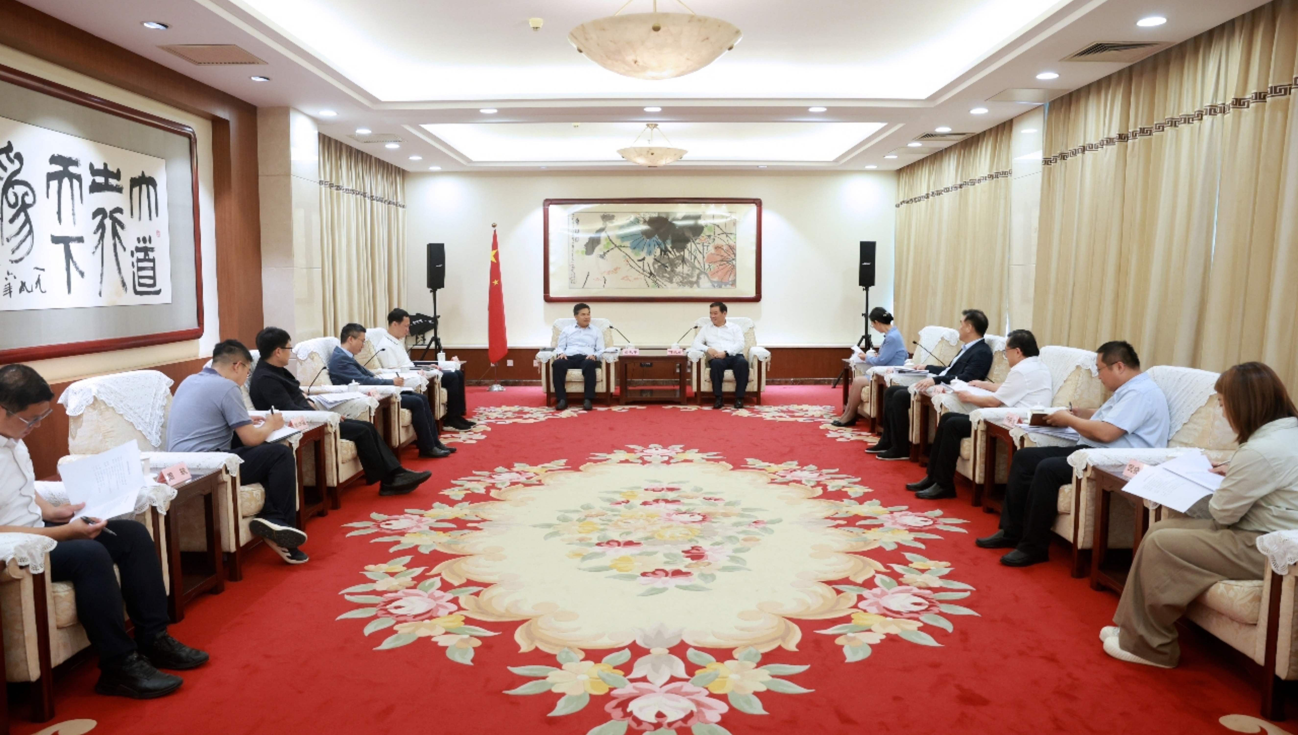 何報翔會見商務部副部長一行